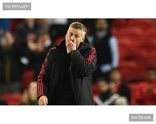 曼联直接进攻频次增加 长传发动攻势但破密集防守仍显滞涩